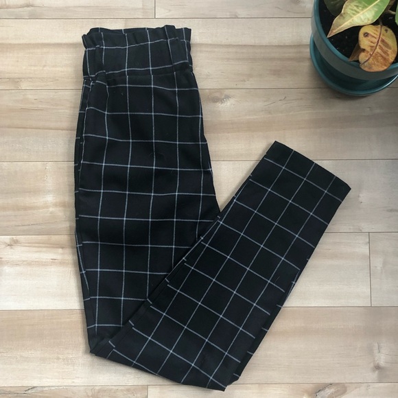 ✨Sale✨ Black and grey checkered pants - Picture 3 of 6